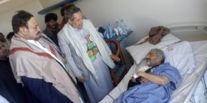 القيسي وعباد وطعيمان يطمئنون على صحة محافظ الجوف