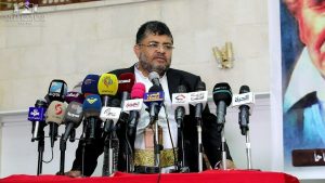عضو السياسي الأعلى الحوثي يدشن طباعة الديوانين الأخيرين للشاعر الراحل عبدالله البردوني