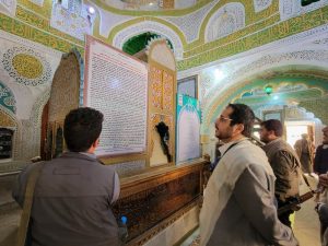 رئيس هيئة الأوقاف يطلع على أعمال الترميم بجامع الإمام الهادي بصعدة