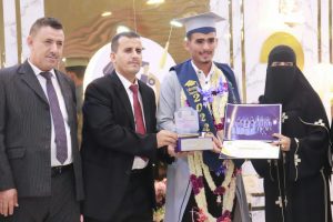 جامعة العلوم والتكنولوجيا بالحديدة تحتفي بتخرج الدفعة الـ4 مختبرات