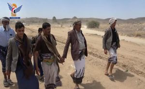 وكيل محافظة البيضاء يتفقد مشروع شق طريق العقلة – المسابغ في مديرية الصومعة