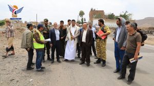 نائب رئيس الوزراء أبو لحوم يتفقد أعمال الصيانة والترميم للمدخل الغربي للعاصمة صنعاء