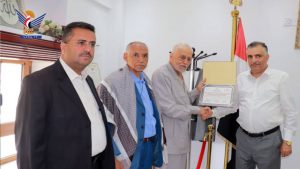 مستشار الرئاسة الترب يُكرّم رئيس مصلحة الجمارك