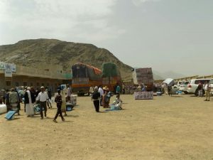 توزيع مساعدات إيوائية وأدوات منزلية لـ1310 أسرة نازحة في مديرية جبل راس بالحديدة