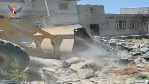 إزالة عشر مخالفات بناء عشوائي في مديرية همدان بصنعاء