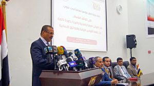 وزير النقل يطالب بجدولة الرحلات التجارية والمدنية إلى مطار صنعاء الدولي