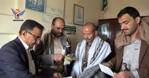 إبين..توزيع مساعدات نقدية لـ500 أسرة بالمناطق المحرر في لودر