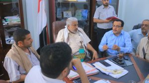 مناقشة إجراءات إزالة مخالفات البناء العشوائي في مدينة التعاون وساحل الكورنيش بالحديدة