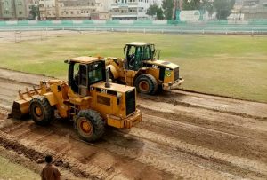 بدء أعمال صيانة وتأهيل ملعب الشهيد العلفي لكرة القدم بالحديدة