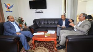 وزير الصناعة يطلع على نشاط الشركة العربية اليمنية الليبية القابضة