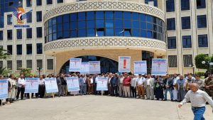 موظفو شركة النفط ينددون باستمرار احتجاز سفينة المازوت من قبل تحالف العدوان