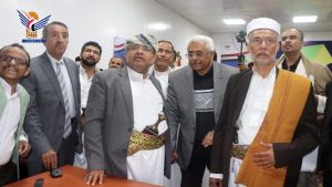 عضو السياسي الأعلى الحوثي يدشن العمل بدائرة النظام القضائي الإلكتروني بوزارة العدل