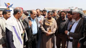 وزير الأشغال ومحافظ ذمار يتفقدان أضرار السيول بمدينة معبر