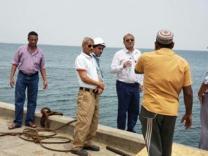 تدشين المرحلة الثانية من مشروع تركيب الحاميات المطاطية “الفندرات” بأرصفة ميناء الصليف