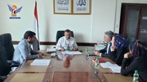 نائب وزير المياه يرأس اجتماعا لمناقشة أوجه التنسيق مع لجنة الصليب الأحمر الدولي