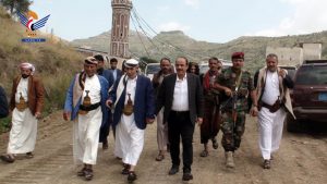 وزير الأشغال يدشن العمل بعدد من مشاريع الطرق في الشعر بمحافظة إب