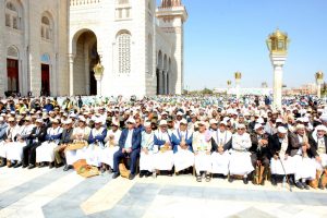 العاصمة صنعاء تشهد عرساً جماعياً هو الأكبر في المنطقة لأكثر من عشرة آلاف عريس وعروس (صور)