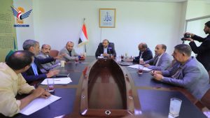 وزير الصناعة يؤكد الحرص على دعم مؤسسة صناعة وتسويق الاسمنت