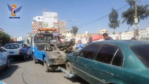 تواصل حملة إزالة المخالفات ومسببات الازدحام المروري في شوارع العاصمة صنعاء