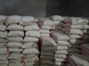  توزيع سلات غذائية للفقراء والمحتاجين في سنحان بصنعاء