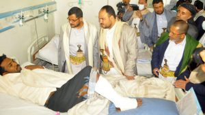 مدير مكتب قائد الثورة وقيادة محافظة صنعاء والزكاة يزورون الجرحى بمستشفى 48 النموذجي