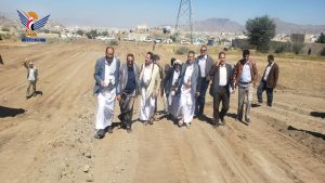 الجيلاني يدشن شق شوارع الشبكة الرئيسية لوحدات الجوار الجديدة بصنعاء