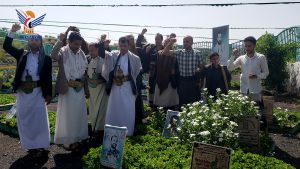 وزير الصحة يزور روضة الشهداء بمحافظة تعز
