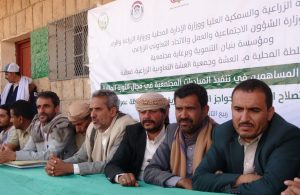 تكريم المتطوعين بتنفيذ المبادرات المجتمعية في العشة بعمران