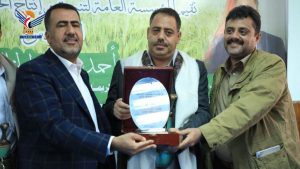 تكريم المدير السابق لمؤسسة تنمية وإنتاج الحبوب