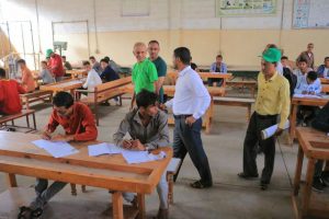 تفقد الامتحانات النظرية النهائية في المعهد التقني الصناعي بالحديدة
