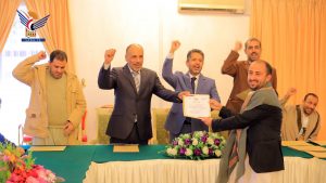 أمين عام رئاسة الجمهورية يكرم عدداً من الموظفين المبرزين