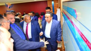 نائب رئيس الوزراء مقبولي يدشن توزيع الحوالات النقدية غير المشروطة في الأمانة والمحافظات