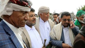 عضو السياسي الأعلى الحوثي يشرف على إنهاء قضية قتل بين قبيلة آل المعيضي في إب