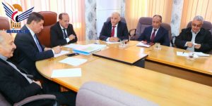 البخيتي يرأس اجتماعاً لمناقشة تعزيز الاستثمار في قطاع الطاقة المتجددة بين الكهرباء والقطاع الخاص