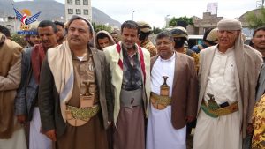 محمد علي الحوثي يشرف على إنهاء قضية قتل بين آل العمراني والشعوري في حبيش بإب