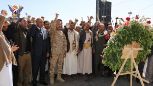 أمين عام رئاسة الجمهورية يضع إكليلا من الزهور على ضريح الشهيد الرئيس الصماد ورفاقه