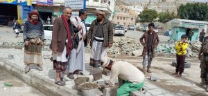 الرصاص يتفقد سير العمل بمشروع الرصف الحجري في عقبة الفريد بمدينة البيضاء
