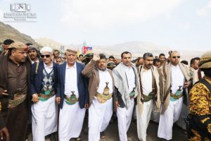 عضو السياسي الأعلى الحوثي يشرف على إنهاء قضية قتل في مديرية السياني بإب