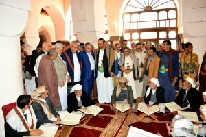 رئيس الوزراء يزور عدداً من المعالم الدينية والتاريخية بمدينة صنعاء القديمة