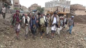 محافظ البيضاء يتفقد مشروع الرصف الحجري  في منطقة عزان بمديرية العرش