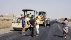 تفقد سير العمل بمشروع صيانة وسفلتة الخط الدولي الحديدة حرض