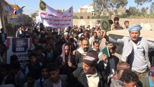 مديرية القفر بإب تشهد مسيرة شعبية غاضبة تنديدا بجريمة إحراق القرآن واحتجاز المعتمرة اليمنية في السعودية