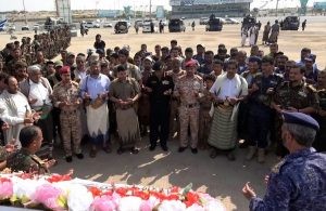 قيادات عسكرية وسلطة محلية تزور النصب التذكاري للشهيد الصماد بمدينة الحديدة