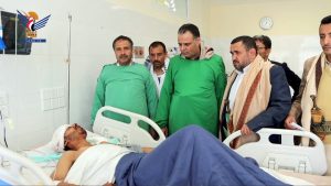 الصوفي يطمئن على المصابين بحادث انقلاب سيارة بريف حجة