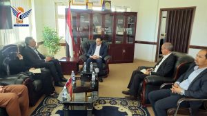 وزير المياه ونائب رئيس بعثة لجنة الصليب الأحمر يبحثان أوجه الشراكة وخطة العام الجاري