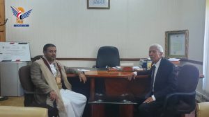 نائب وزير الإدارة المحلية يناقش مع محافظ حضرموت الأوضاع بالمحافظة
