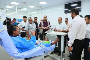 أمين عام الشؤون الإنسانية يتفقد مركزي العمال والشهيد الصماد للغسيل الكلوي بالحديدة