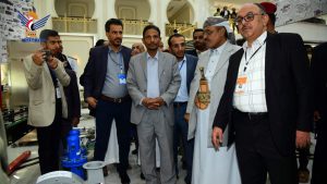 عضو السياسي الأعلى السامعي يفتتح معرض الآلات والمستلزمات الصناعية بصنعاء