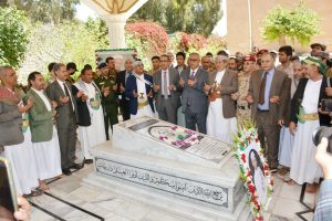 رئيس الوزراء يزور ضريح الشهيد العلامة المرتضى المحطوري