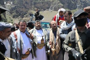 عضو السياسي الأعلى الحوثي يُشرف على إنهاء قضية قتل في ضوران بذمار